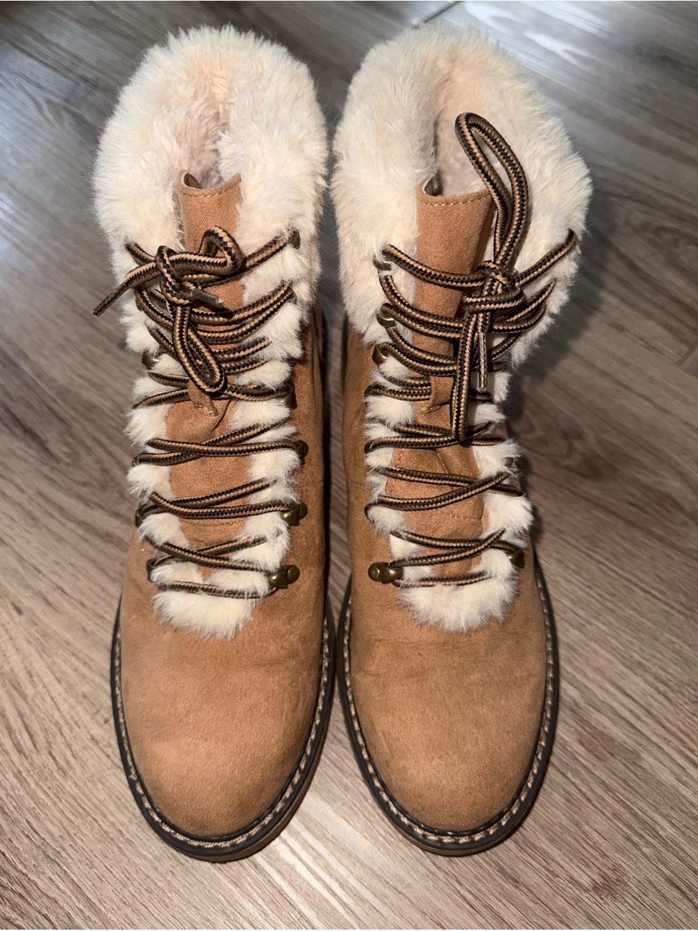 Cozy Lace-Up Winter Boots with Faux Fur